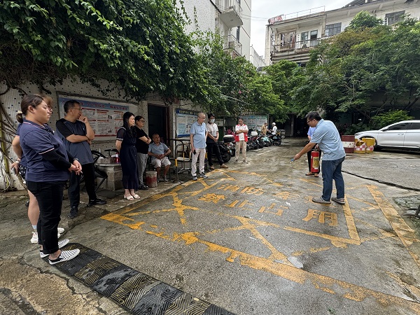 化纖所開展消防疏散應(yīng)急演練 化纖所開展消防疏散應(yīng)急演練