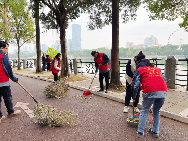 化纖所黨支部開展“保護城市環(huán)境 共創(chuàng)美好家園”志愿服務(wù)活動 化纖所黨支部開展“保護城市環(huán)境 共創(chuàng)美好家園”志愿服務(wù)活動